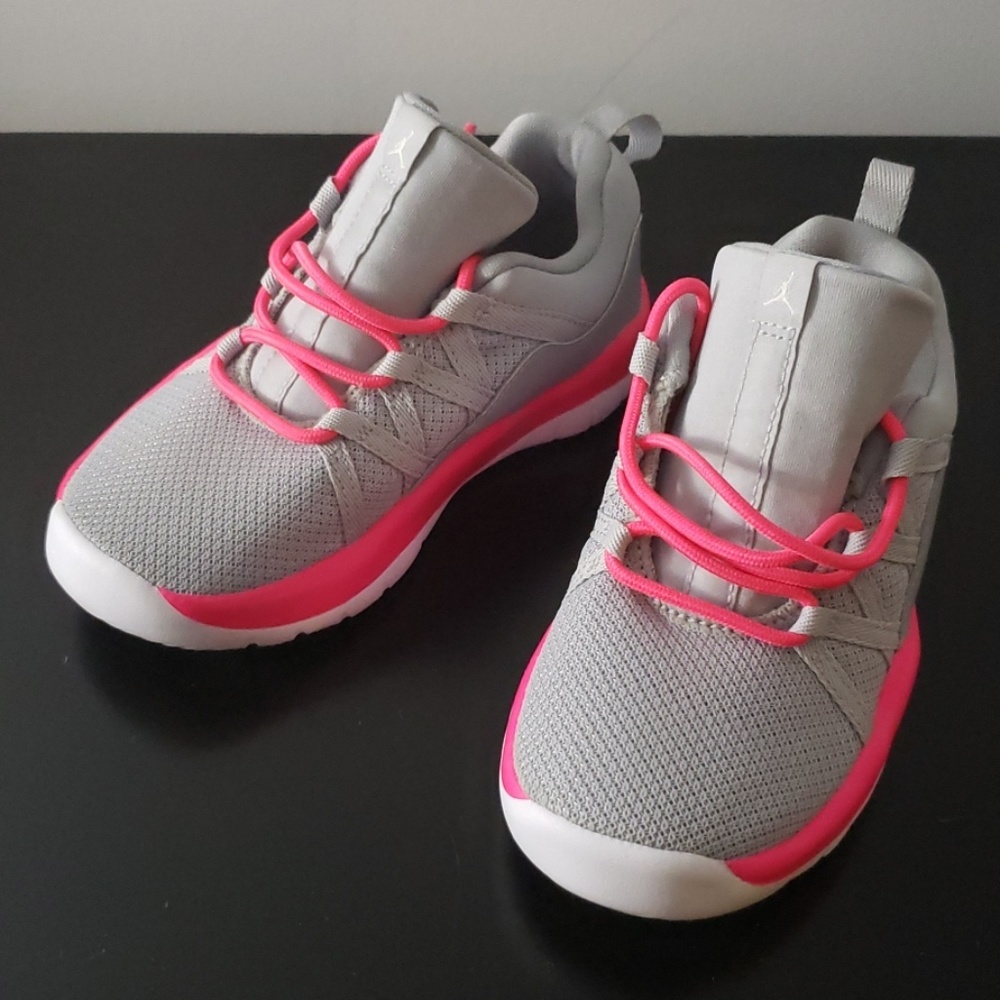 NWOB Size 10 C Sneakers